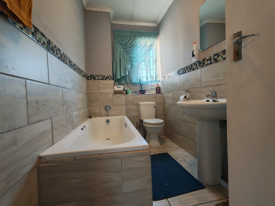 3 Bedroom Property for Sale in Waterval East North West